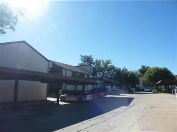 412 N Oakwood Rd #201, Enid, OK 73701