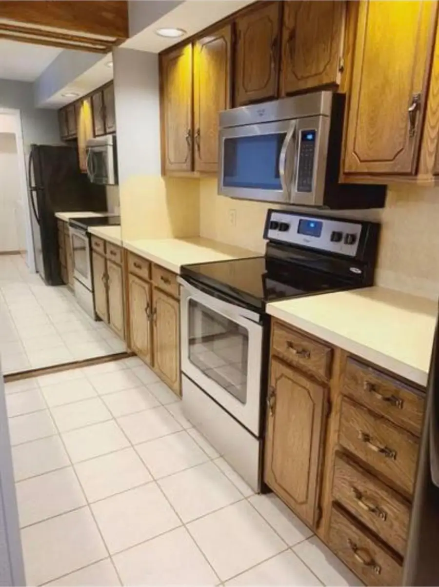 412 N Oakwood Rd #201, Enid, OK 73701 - #2