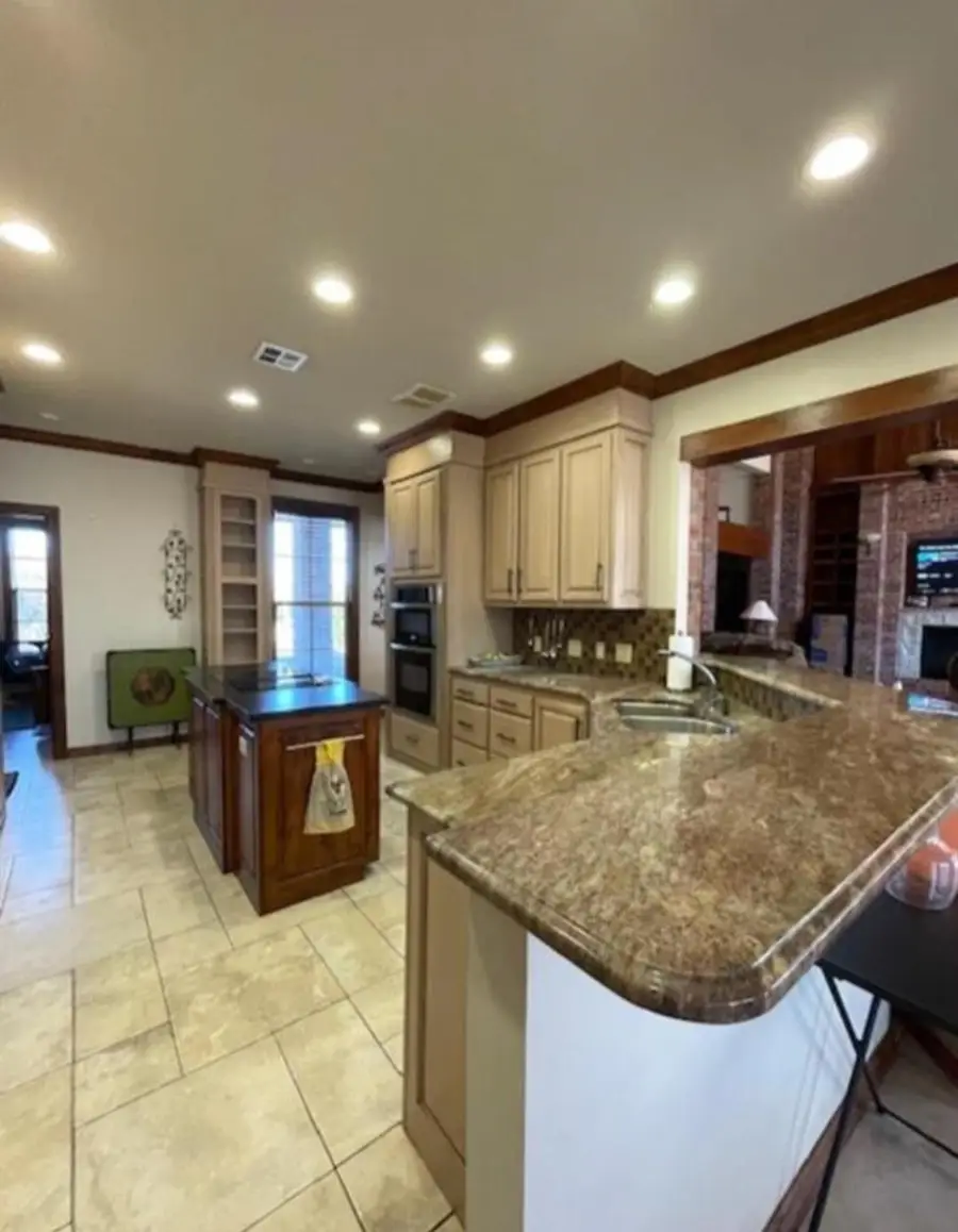 505 Lake Trail Dr, Enid, OK 73703-0000 - #2