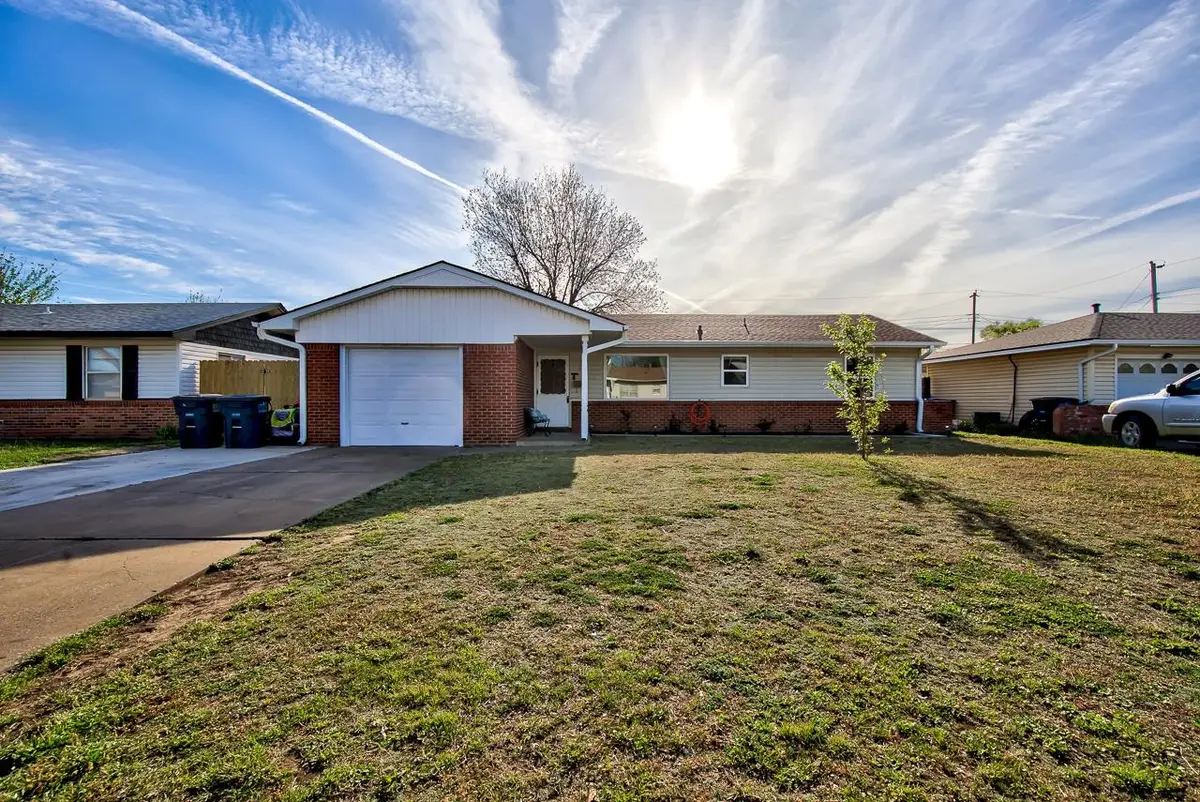 1813 Mimosa Dr, Enid, OK 73701-0000 - #1