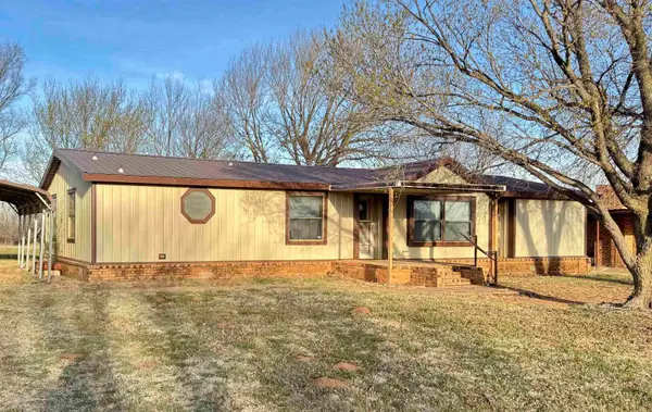501 N Cedar St, Seiling, OK 73663