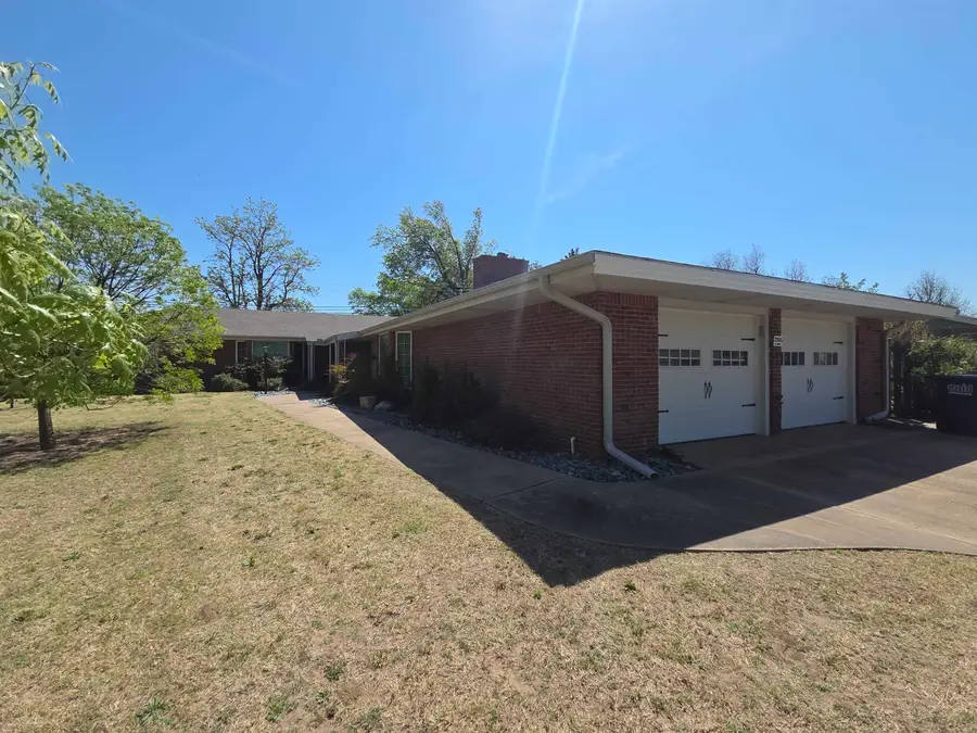 2905 W Broadway Ave, Enid, OK 73703 - #3