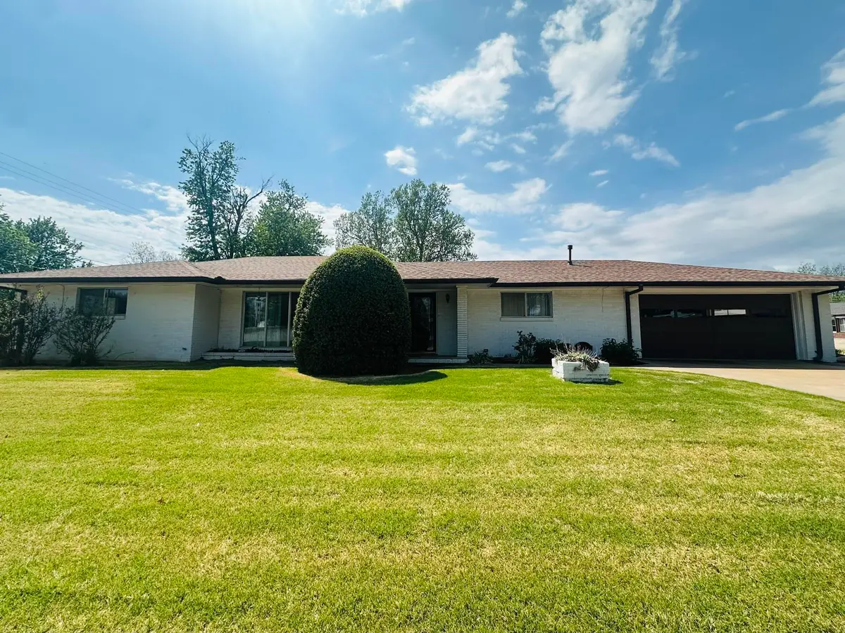 1302 Parkway St, Enid, OK 73703 - #1