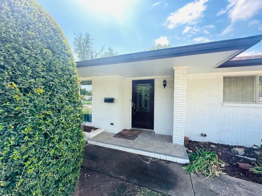 1302 Parkway St, Enid, OK 73703 - #2