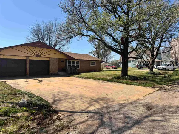 1518 Poplar St, Nash, OK 73761