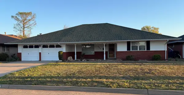 2424 Indian Dr, Enid, OK 73703