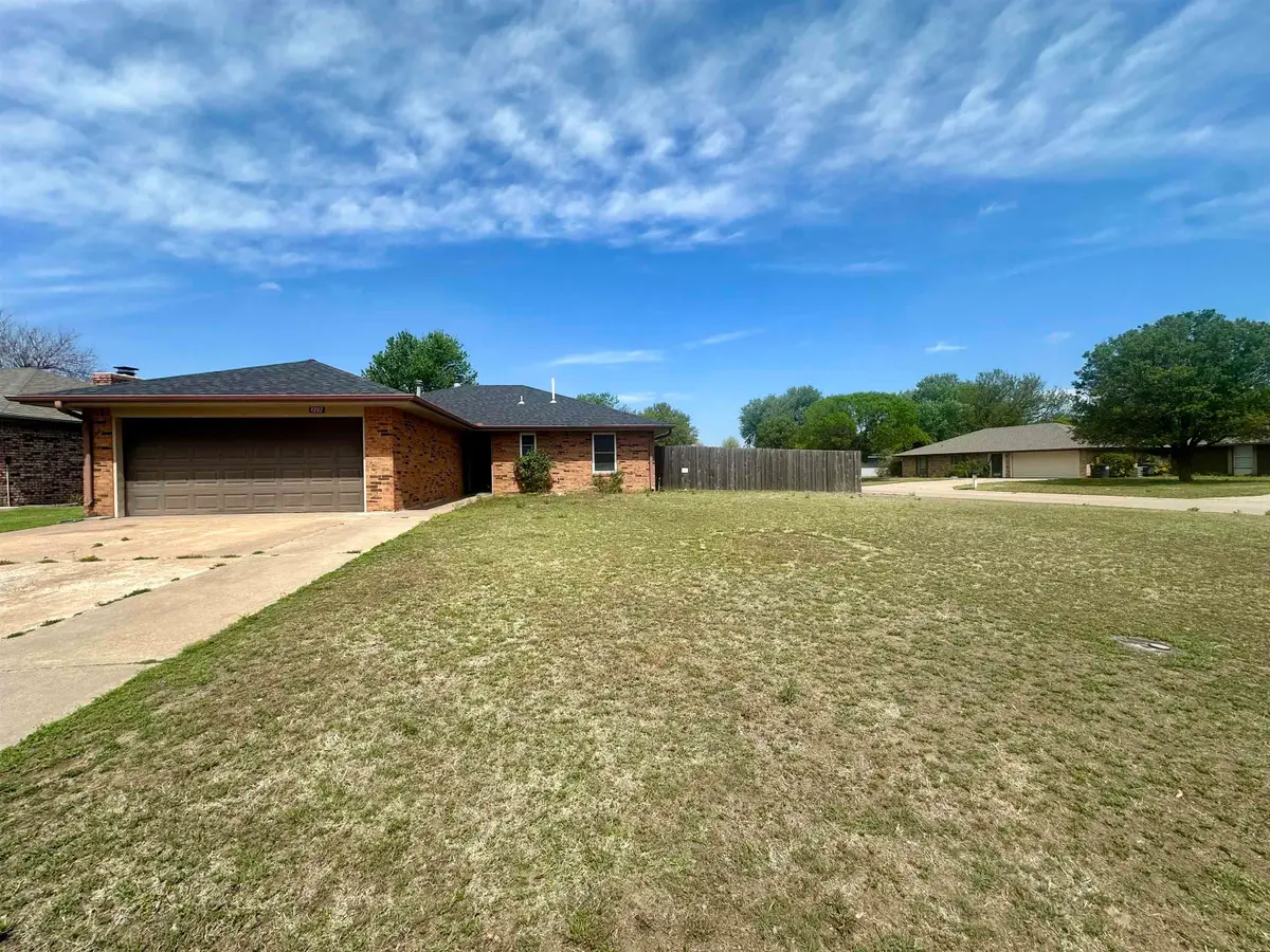 4202 Revere Rd, Enid, OK 73703 - #1