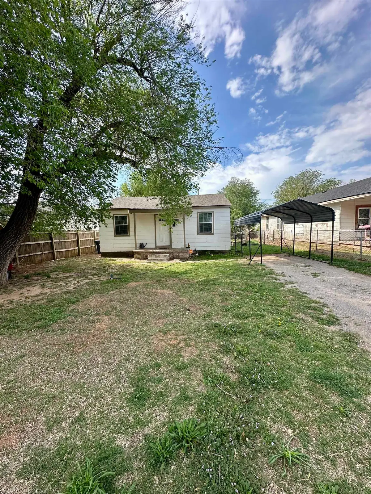 225 E Cottonwood Ave, Enid, OK 73701 - #1