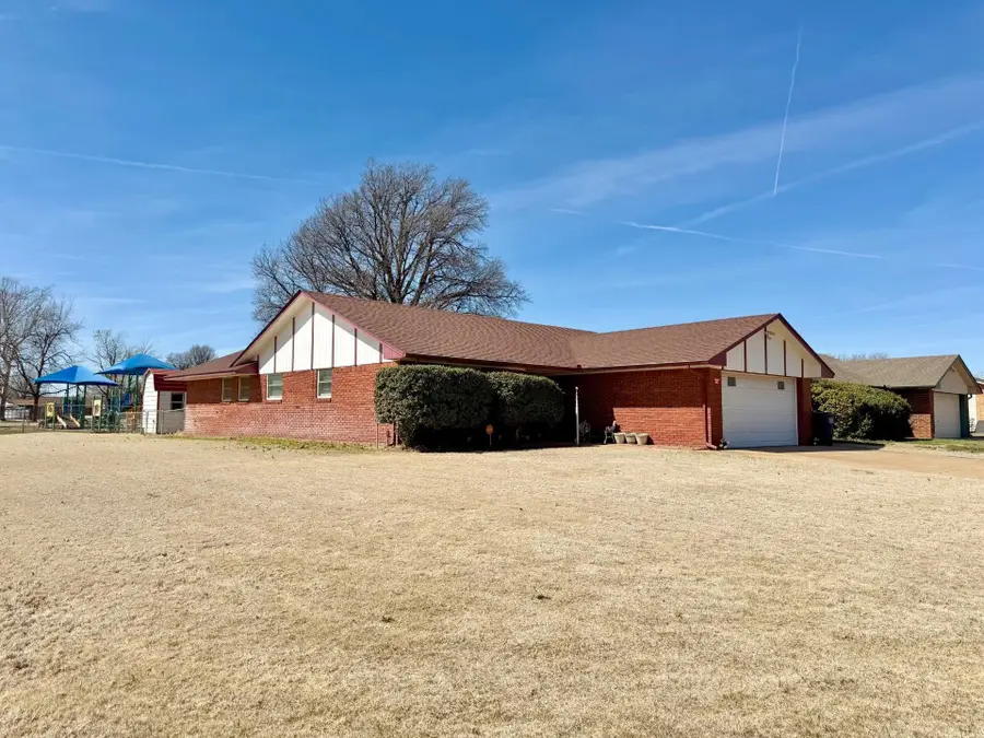 114 S Cimarron, Enid, OK 73703 - #2