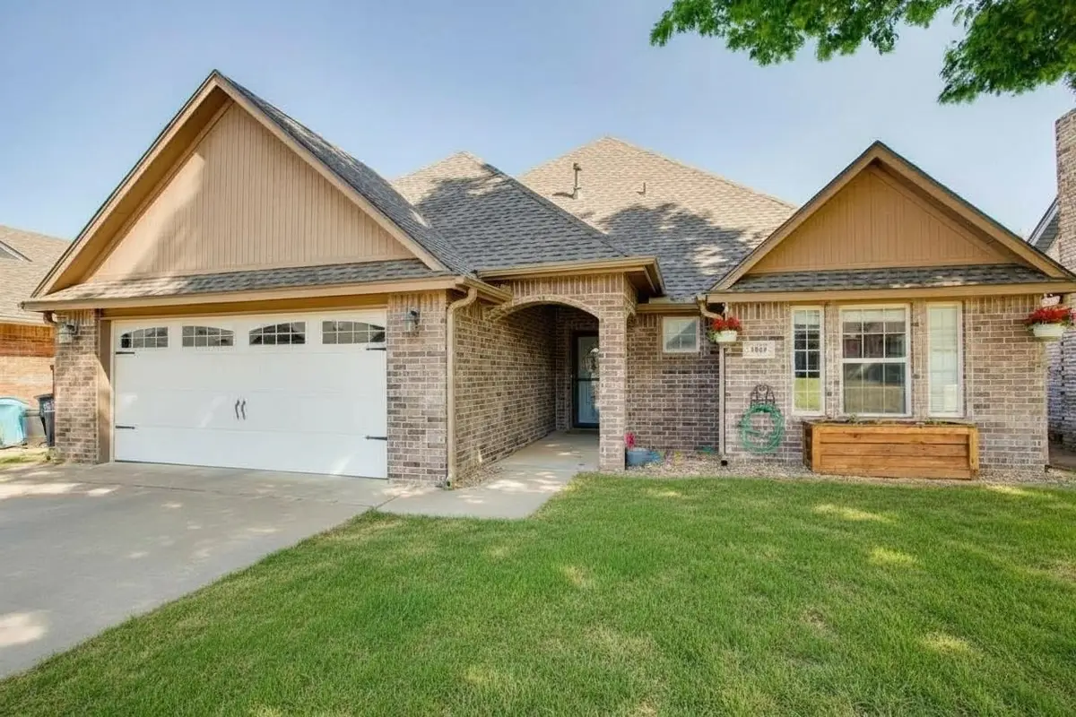 4802 Manchester Dr, Enid, OK 73703 - #1