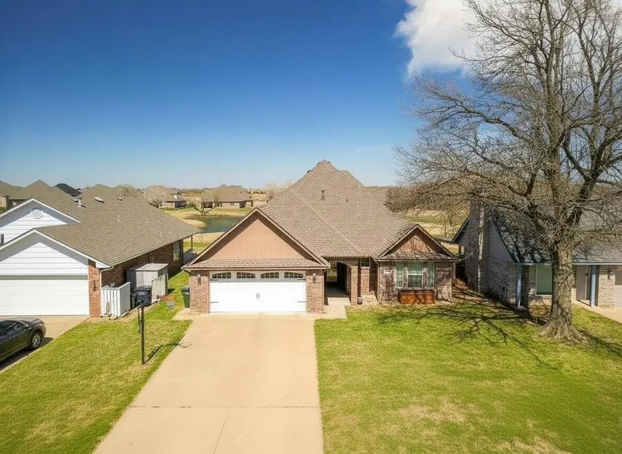 4802 Manchester Dr, Enid, OK 73703 - #2