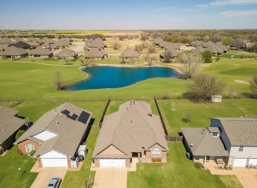 4802 Manchester Dr, Enid, OK 73703 - #3