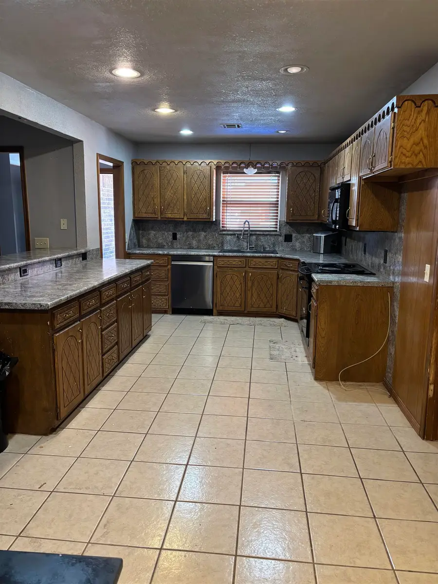 542 Skyview Dr, Watonga, OK 73772 - #3