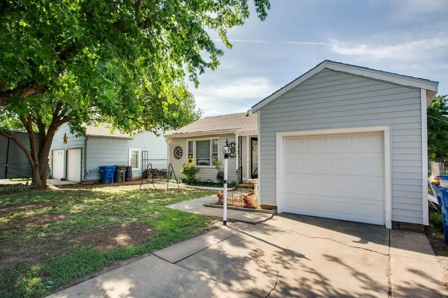2405 W Cherokee Ave, Enid, OK 73703 - #3