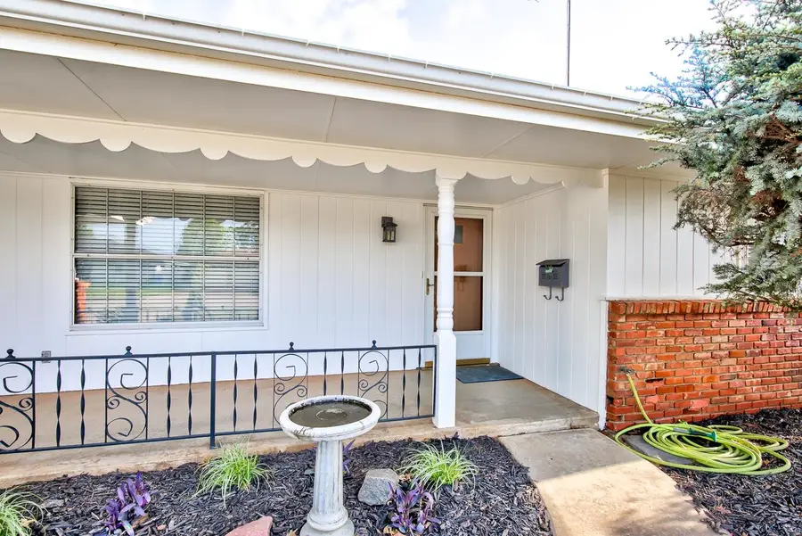2414 Indian Dr, Enid, OK 73703 - #3