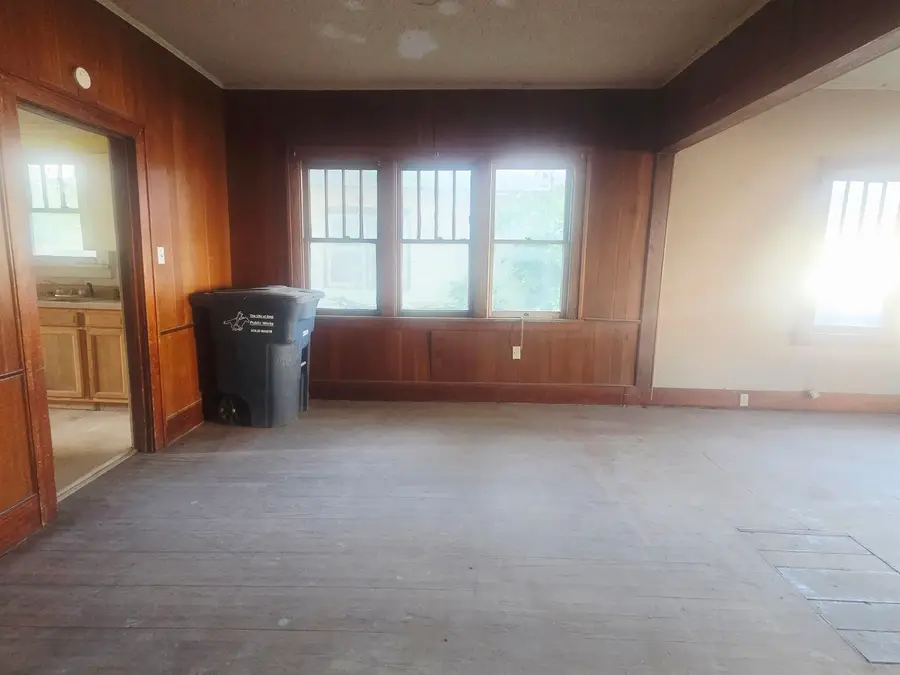 322 N 11th St, Enid, OK 73701 - #3
