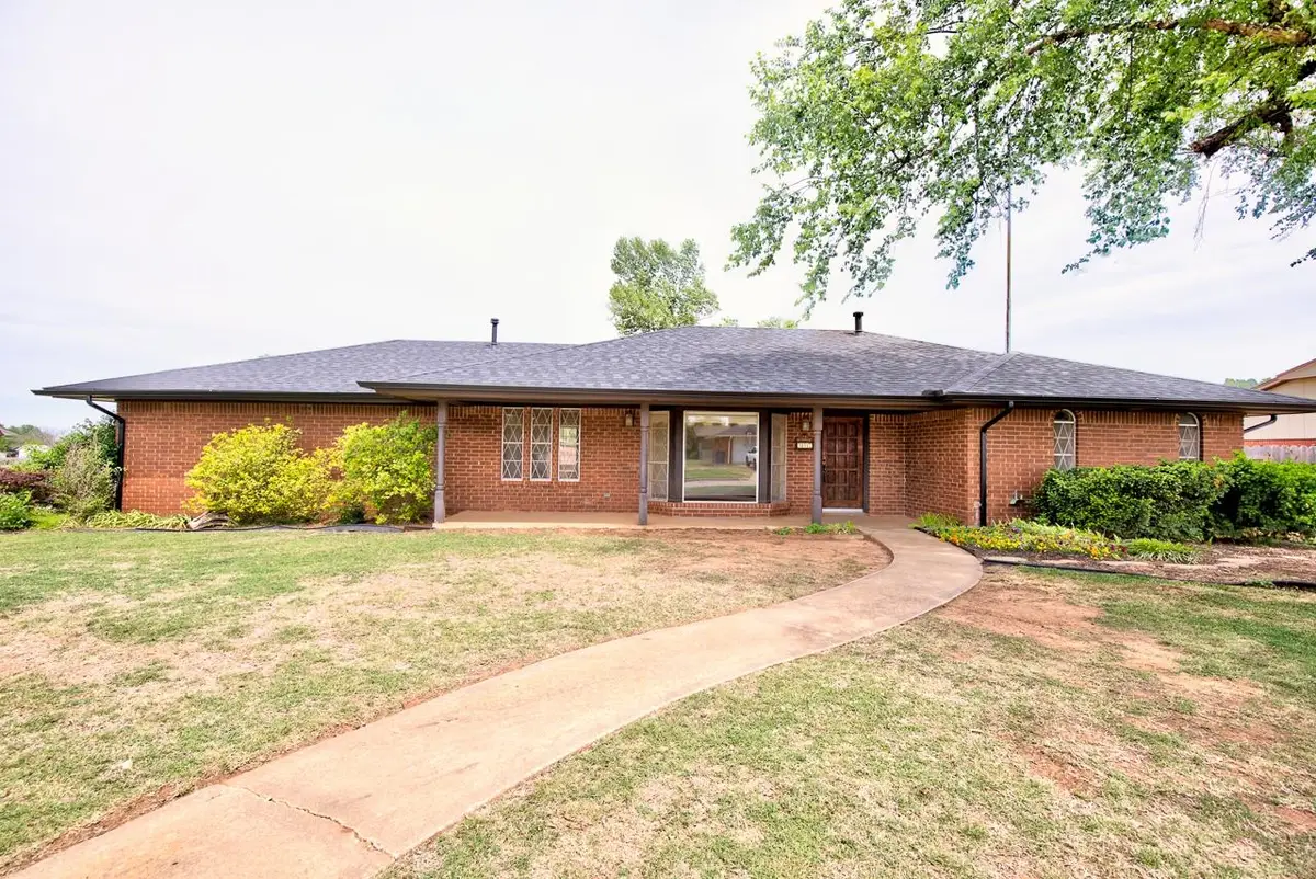 217 Westview St, Waukomis, OK 73773 - #1