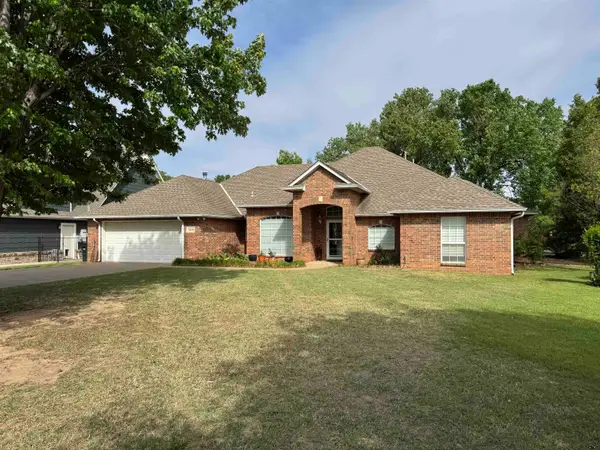 3618 Edgewater, Enid, OK 73703-1575