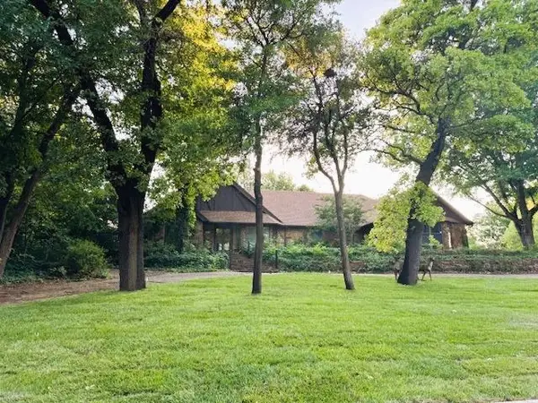 2830 Meadowlark Ln, Enid, OK 73703