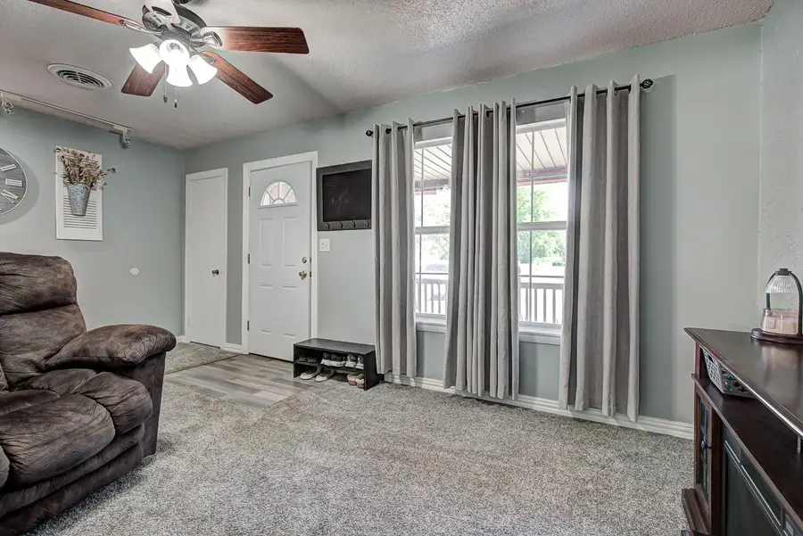 329 Kansas Ave, Enid, OK 73701 - #3