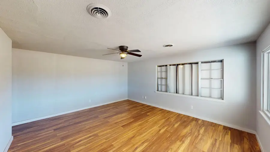 302 E Tenth St, Shattuck, OK 73858 - #2