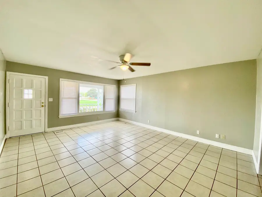 1605 S Jackson, Enid, OK 73701 - #3