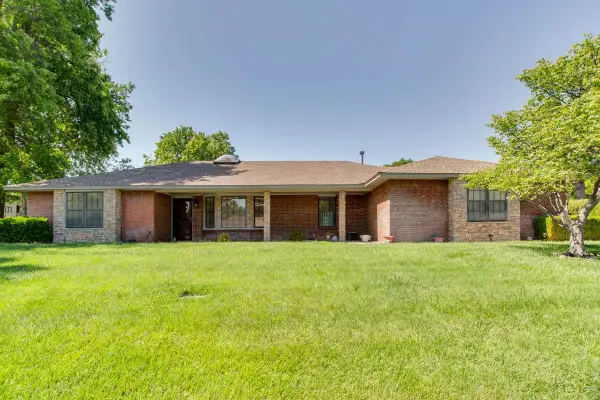 2814 Edgewood Dr, Enid, OK 73703