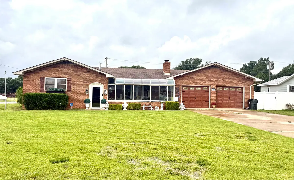 821 S Laird, Mooreland, OK 73852 - #1