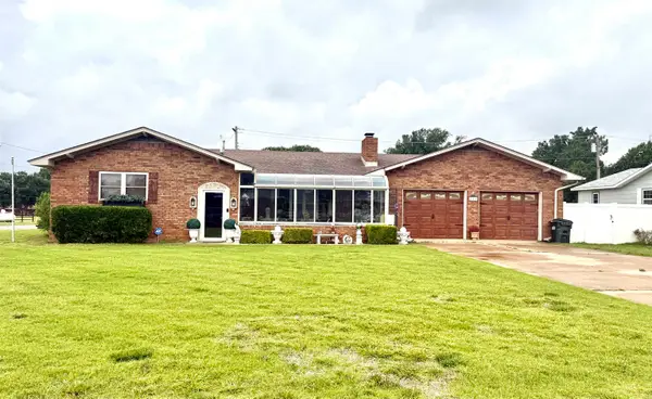 821 S Laird, Mooreland, OK 73852