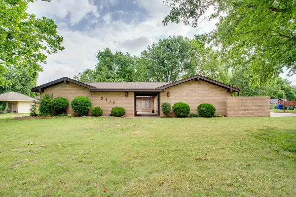 2915 Whippoorwill Ln, Enid, OK 73703