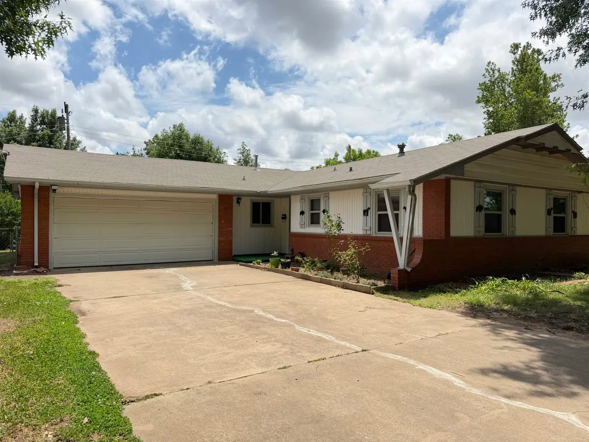1733 W Thompson Ave, Enid, OK 73703 - #1