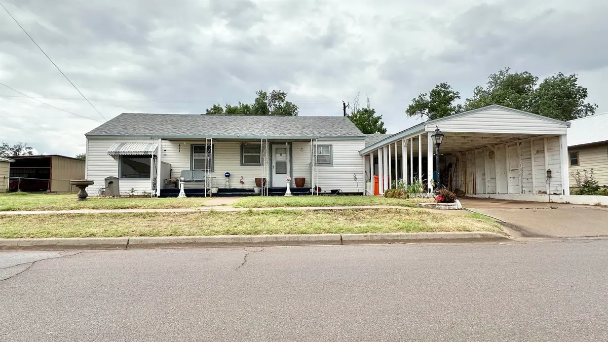 210 NW 1st St, Buffalo, OK 73834 - #1