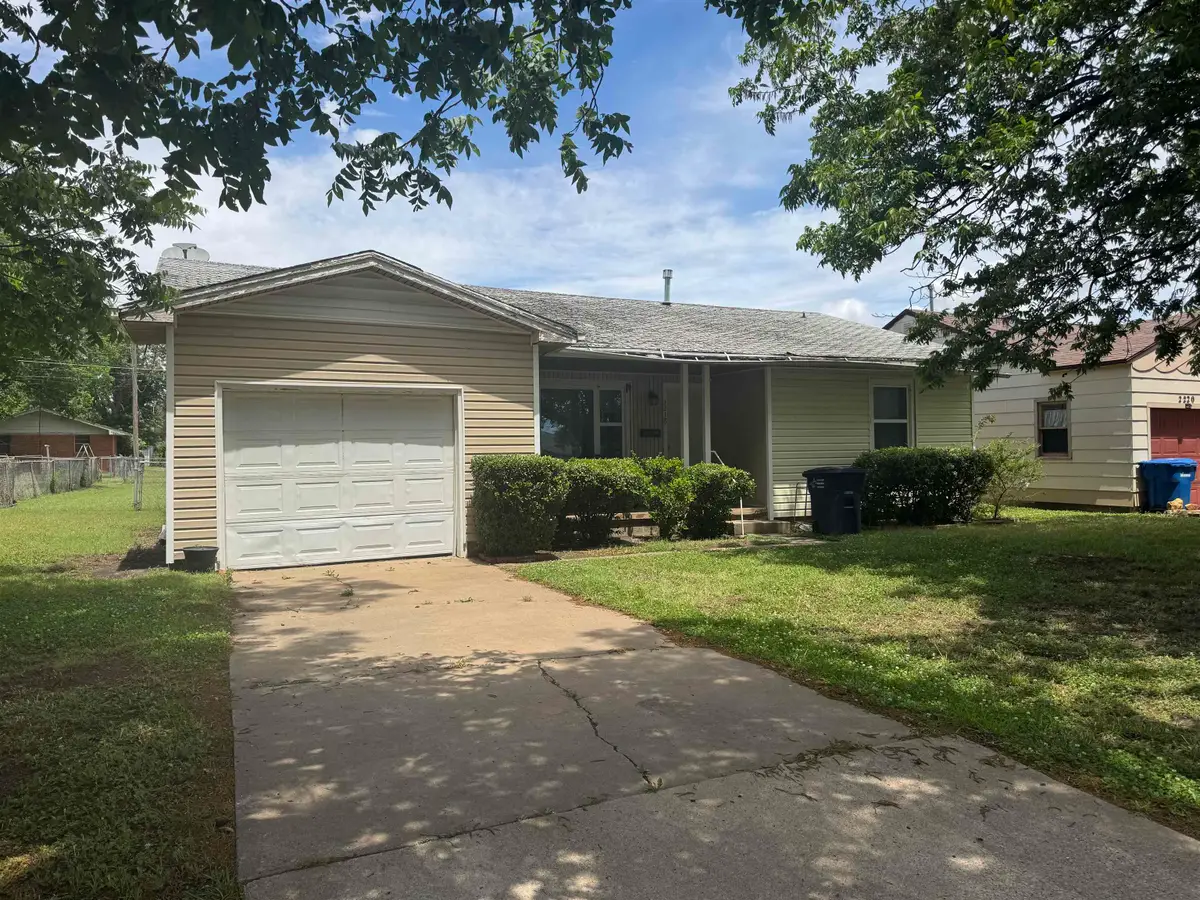 2218 E Oak Ave, Enid, OK 73701 - #1