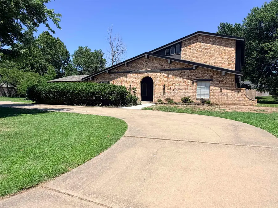 2801 Wildwood Dr, Enid, OK 73703 - #3