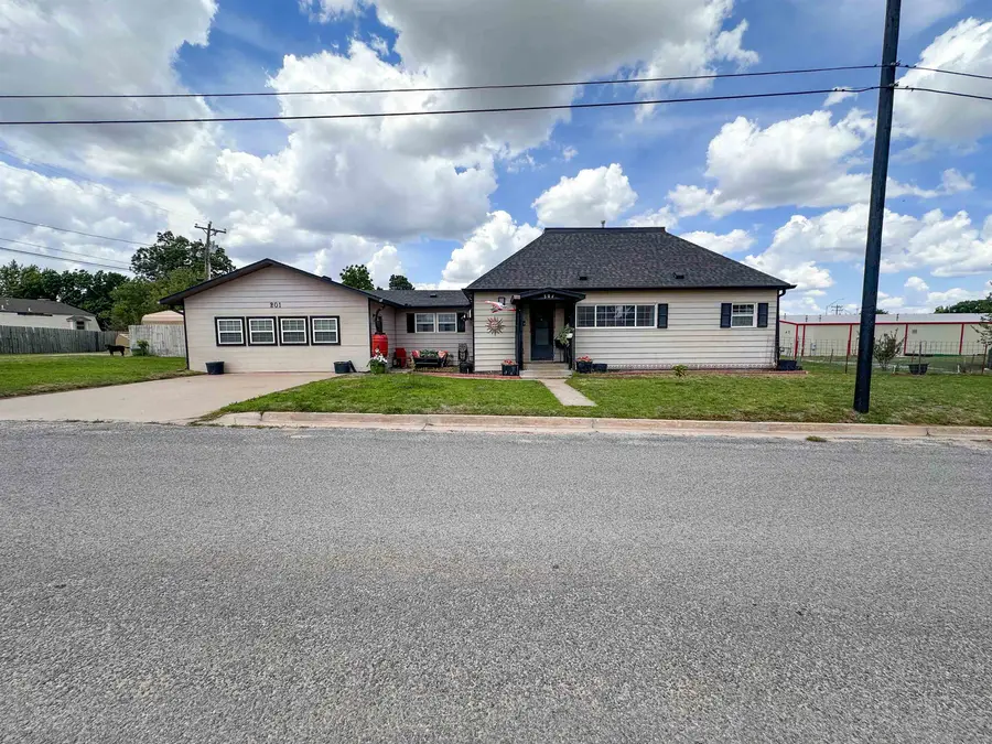 204 W 8th, Shattuck, OK 73858-9999 - #2