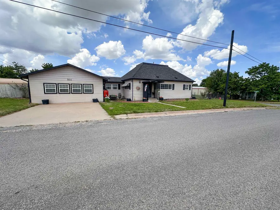 204 W 8th, Shattuck, OK 73858-9999 - #3