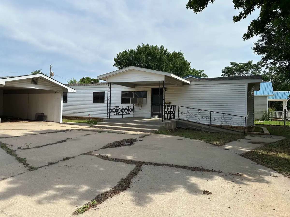 502 7th St, Woodward, OK 73801 - #1