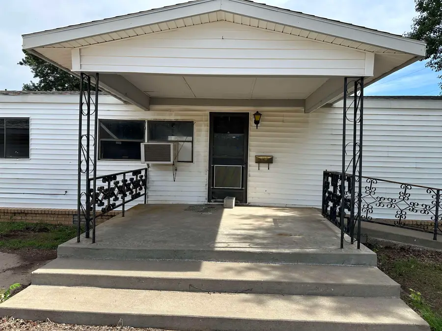 502 7th St, Woodward, OK 73801 - #2
