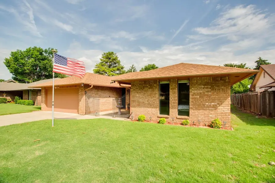 2076 Lantern Ln, Enid, OK 73703 - #2