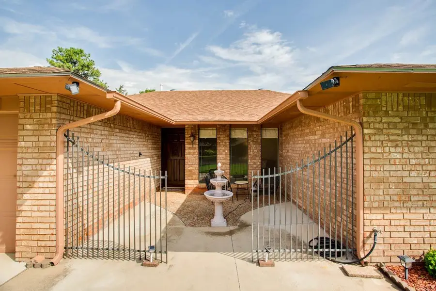 2076 Lantern Ln, Enid, OK 73703 - #3