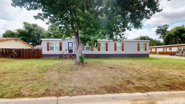 424 S Hill St, Mooreland, OK 73852