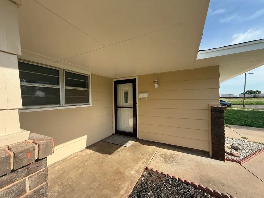 1414 N Ferguson St, Enid, OK 73701 - #2