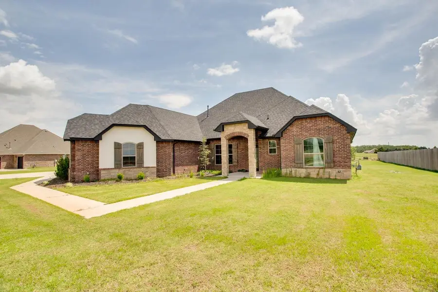 7009 Chisholm Ranch Dr, Enid, OK 73703 - #2