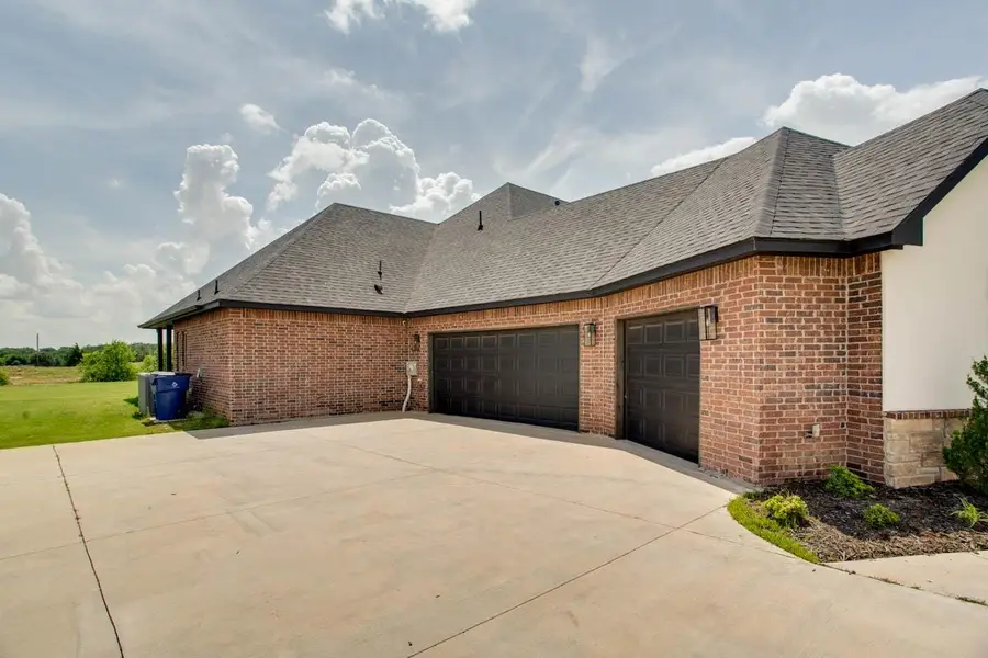 7009 Chisholm Ranch Dr, Enid, OK 73703 - #3