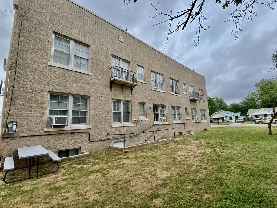 1502 E Broadway, Enid, OK 73701 - #2