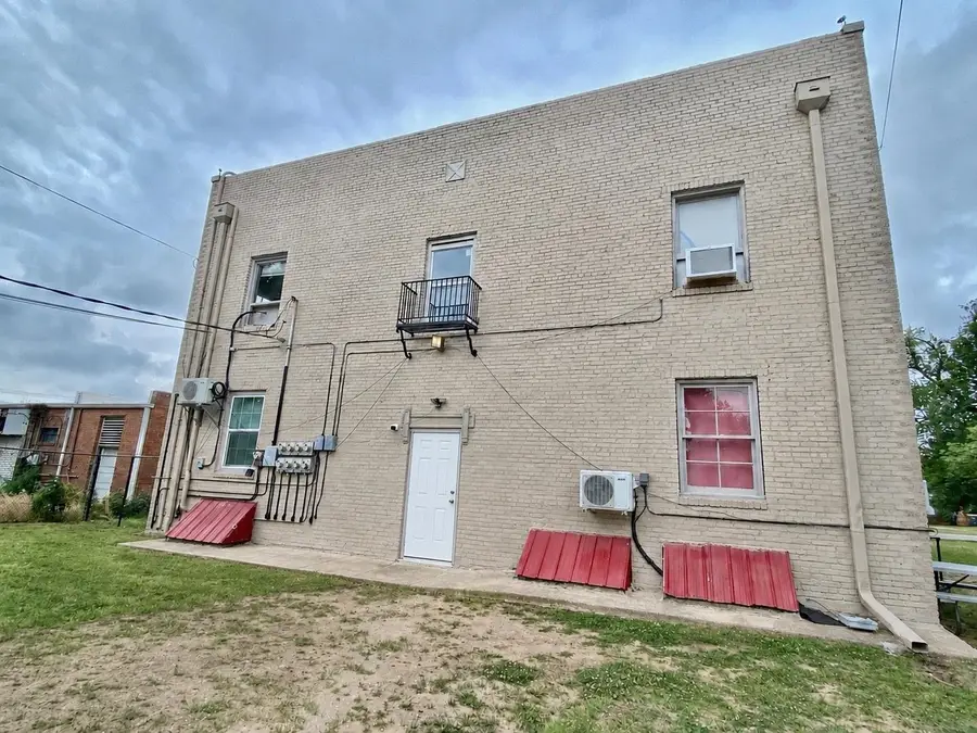 1502 E Broadway, Enid, OK 73701 - #3