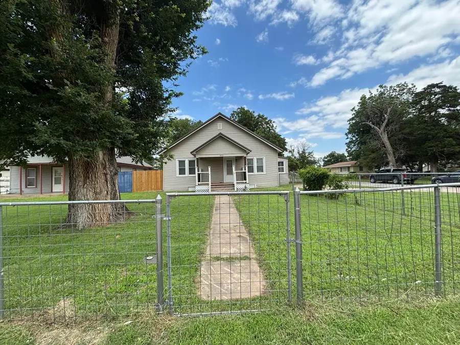 1432 E Cherokee Ave, Enid, OK 73701 - #2