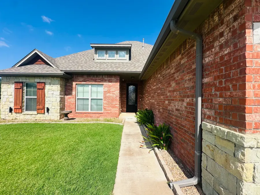 4928 Hampton Ct, Enid, OK 73703 - #2