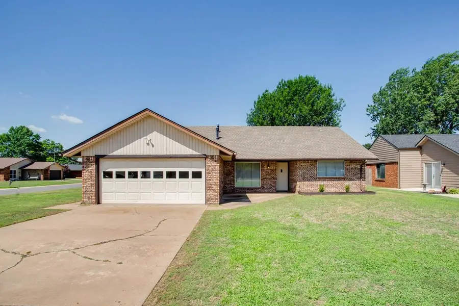 402 Lilac Place, Enid, OK 73703 - #3