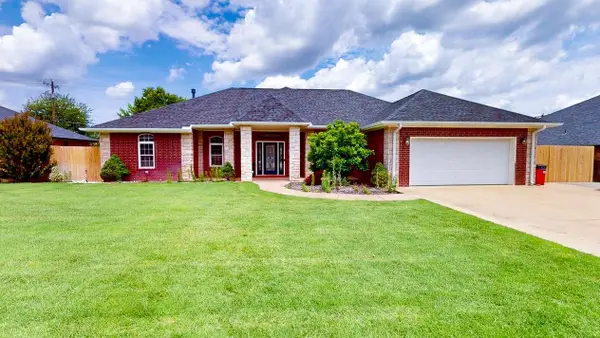 3328 Chisholm Dr, Woodward, OK 73801